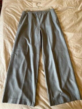 BR light weight wool wide leg trouser.